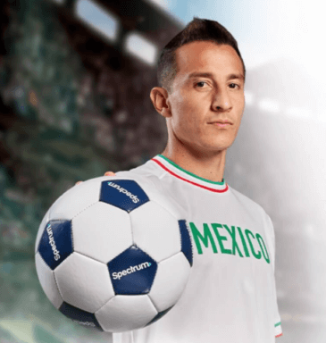 Concurso de 'pataditas' ofrece al ganador conocer al mexicano Andrés Guardado