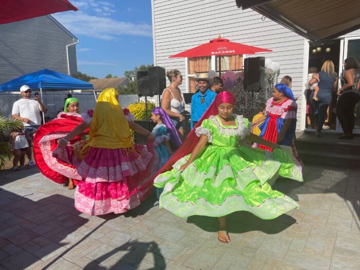 Escuela Danfosal en busca de su propio estudio de baile