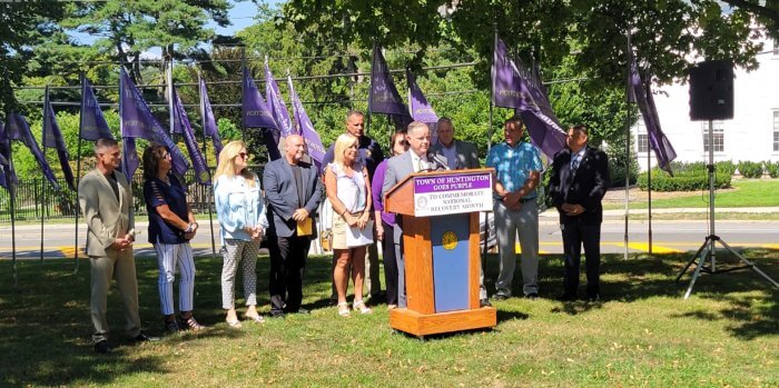 Regresa la iniciativa de salud "Huntington Goes Purple" diseñada para luchar contra la drogadicción y ofrecer apoyo en Long Island
