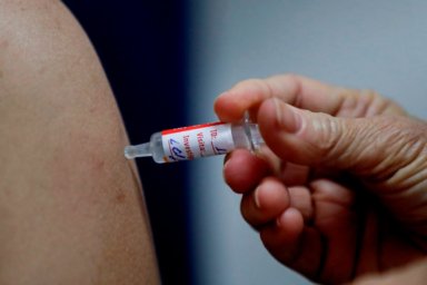 Suffolk ofrece dosis de refuerzo actualizadas de vacunas Moderna y Pfizer