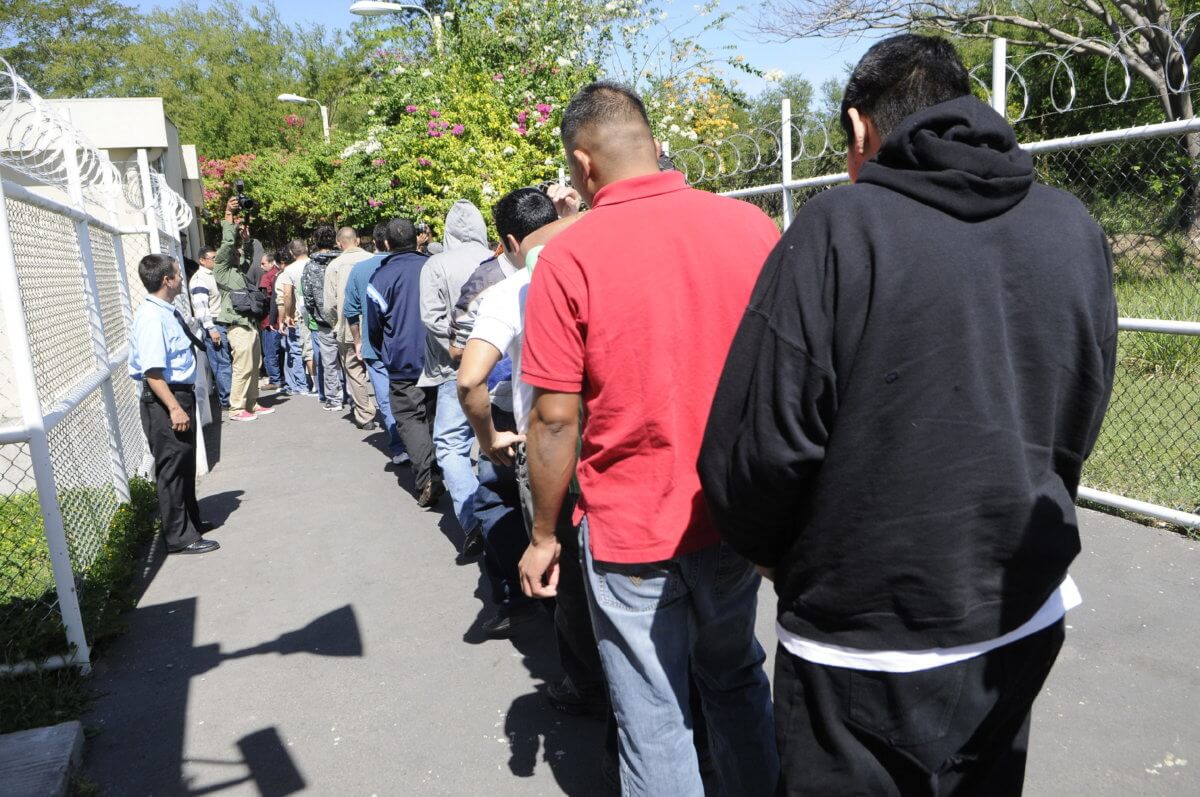 Deportaciones de inmigrantes salvadoreños se elevaron 221 %