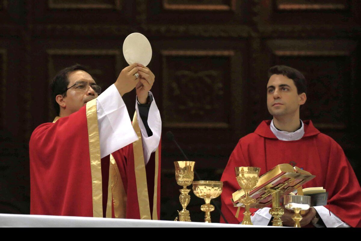 La Iglesia católica de El Salvador pide a Estados Unidos mantener el TPS