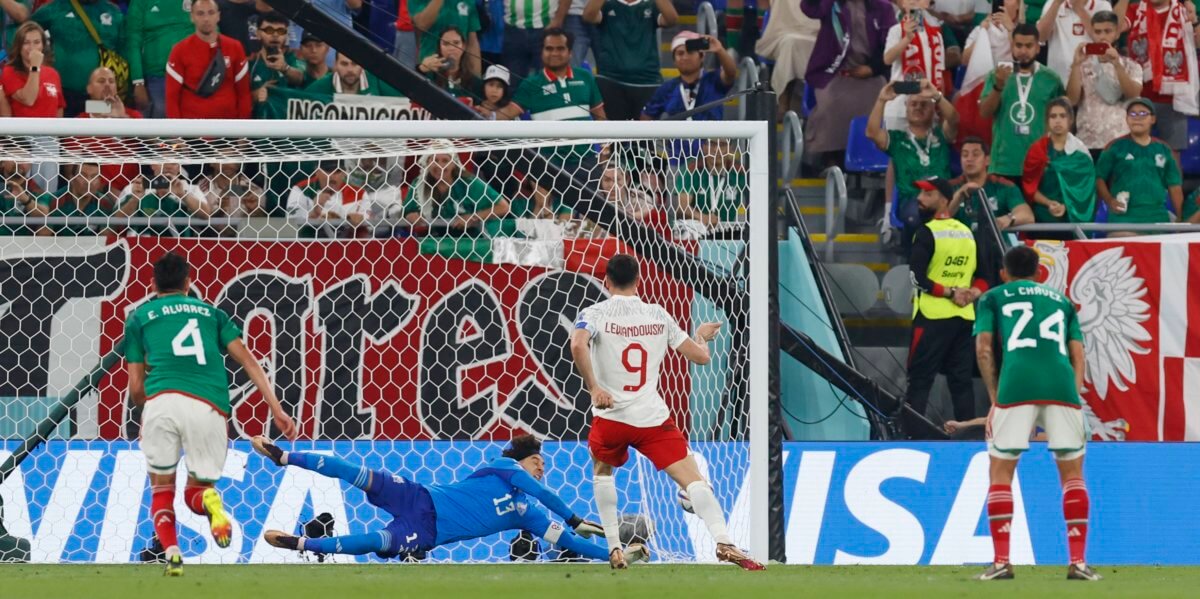 Memo Ochoa salva a México en empate 0-0 con Polonia