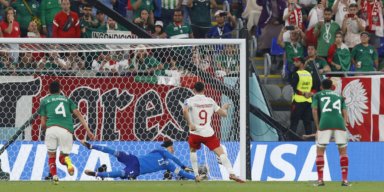 Memo Ochoa salva a México en empate 0-0 con Polonia