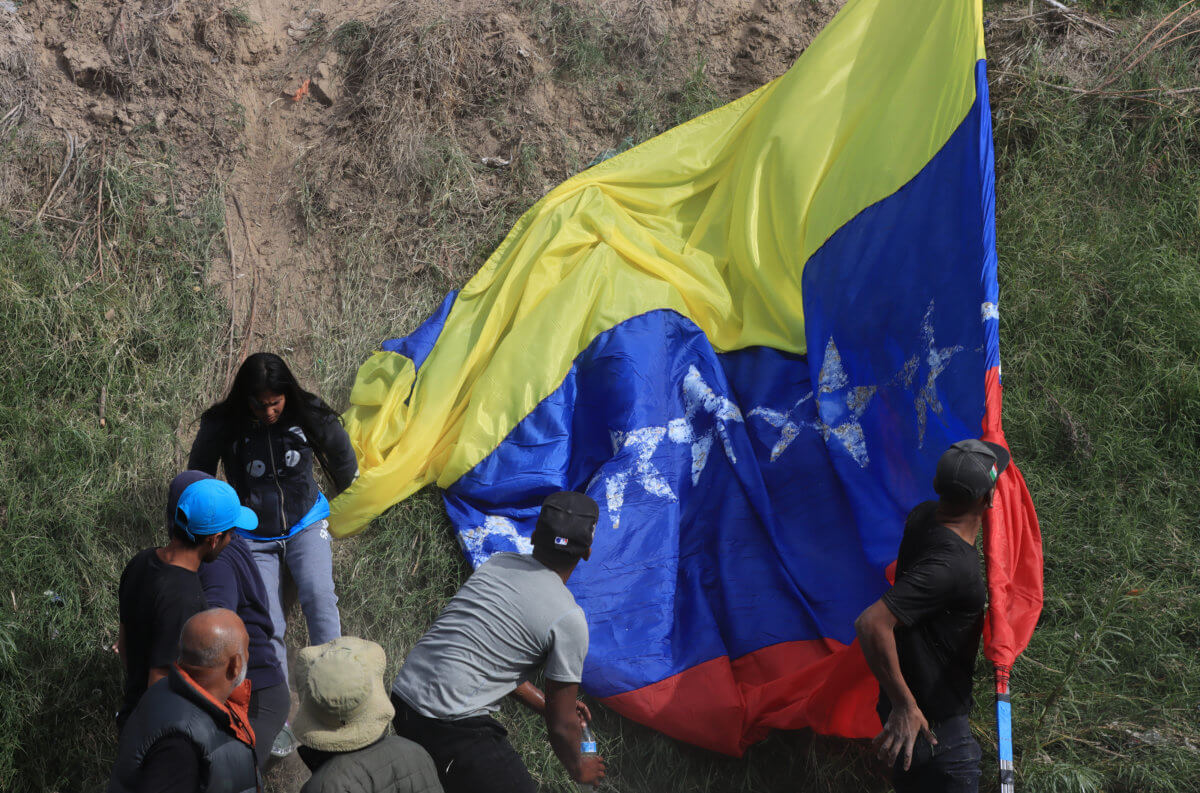 EEUU entrega 6.800 permisos humanitarios para venezolanos