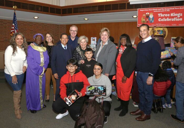 A todo dar la Celebración de los Reyes Magos en Hempstead