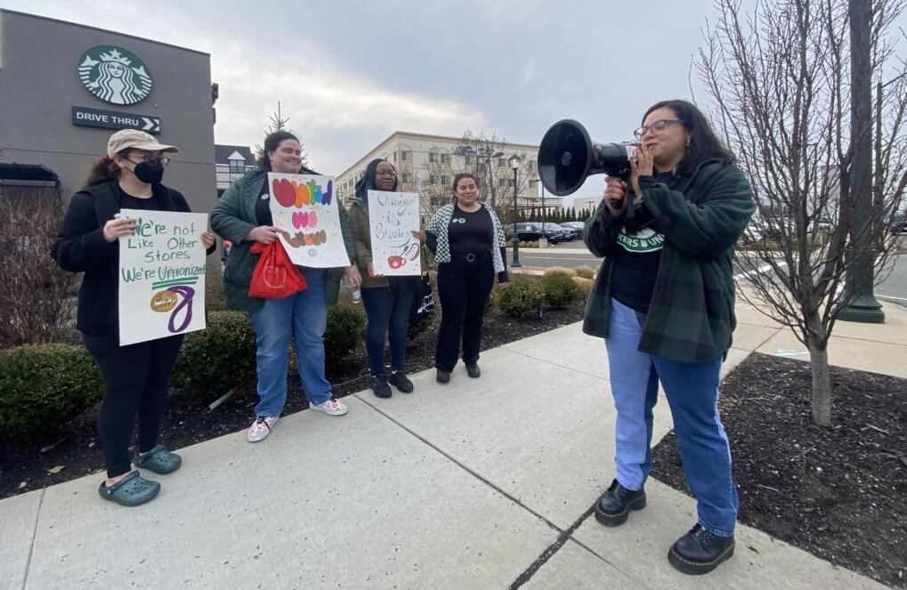 Trabajadores de Starbucks en Lynbrook votan para sindicalizarse