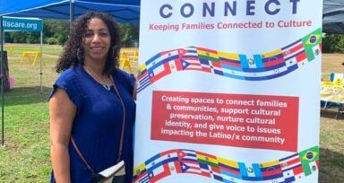 Kelly Ureña, orgullo dominicano guiando a estudiantes y familias