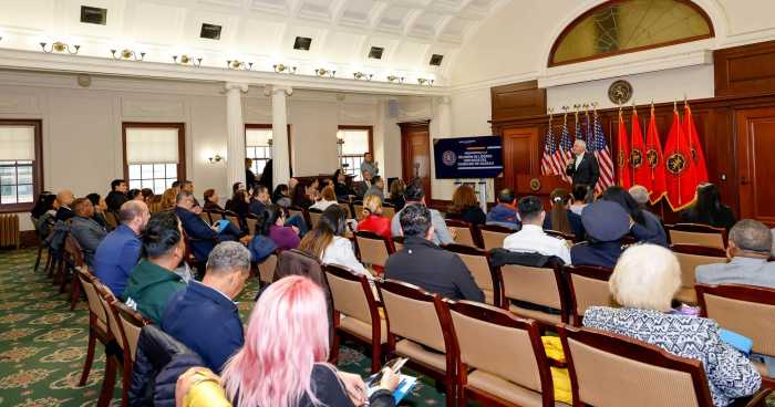 Exitosa reunión de líderes hispanos con el ejecutivo del condado de Nassau