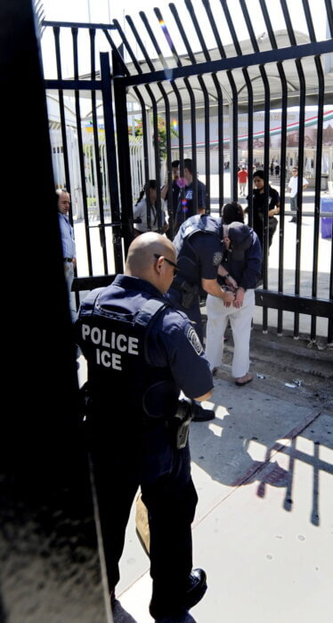 Agentes de Inmigración arrestan a 27 extranjeros delincuentes en Nueva York