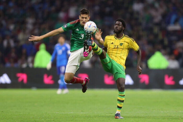 México empata con Jamaica y clasifica a la semifinal