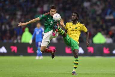 México empata con Jamaica y clasifica a la semifinal