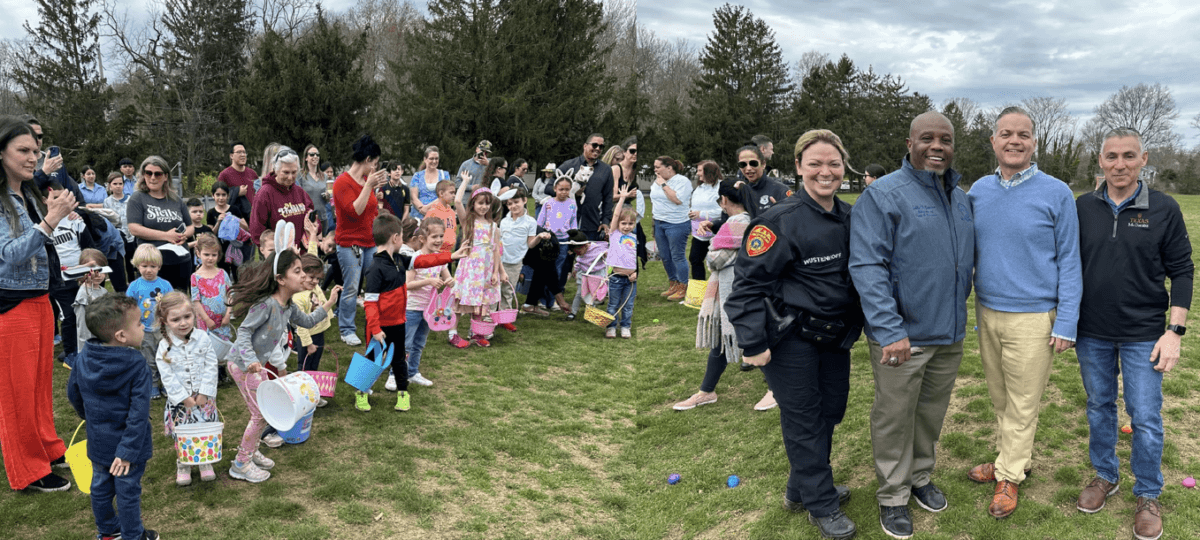 Niños de Huntington celebran primera búsqueda de huevos de Pascua