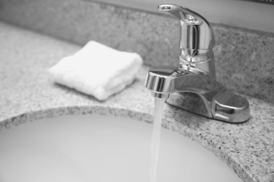 Otorgan $1.5 millones en fondos para llevar agua potable a viviendas en Manorville