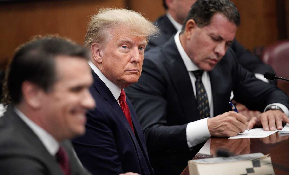 Trump fichado por 34 delitos de falsificación y soborno a actriz porno