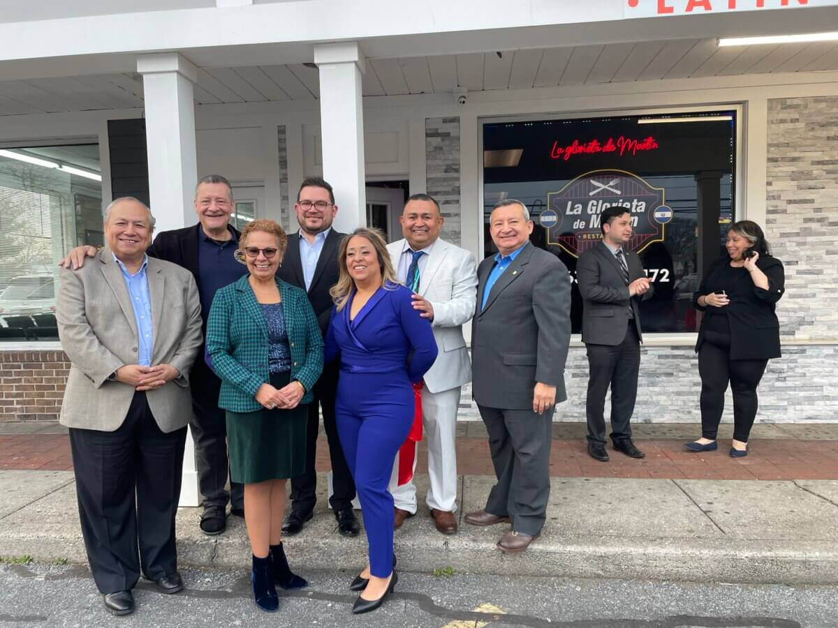 La Glorieta de Martin abre sus puertas ofreciendo rico sabor y apoyo comunitario