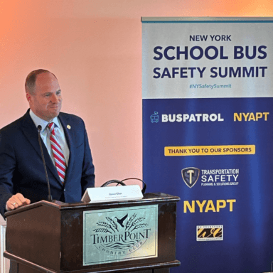 BusPatrol organizó la Cumbre Inaugural de Seguridad de Autobuses Escolares de Nueva York en asociación con NYAPT