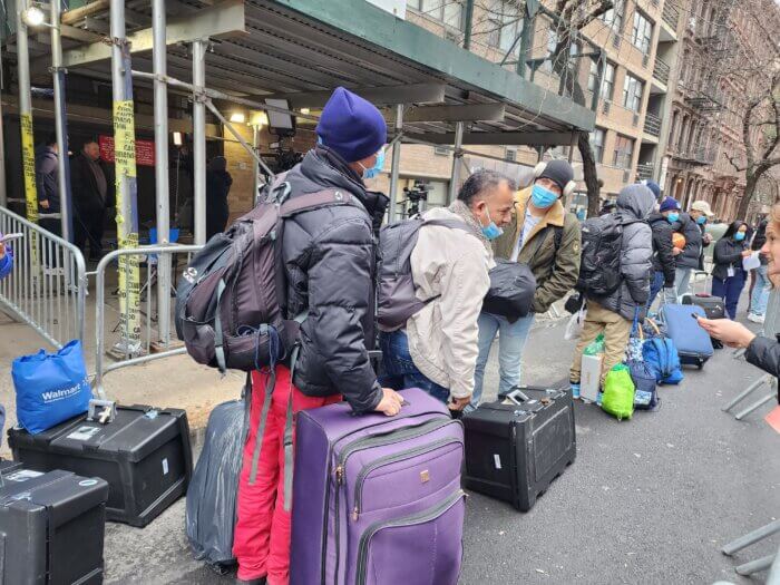 Siguen llegando inmigrantes buscando asilo en NY en medio de disputas