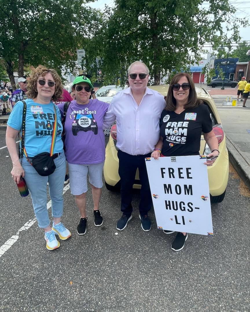 Emotivo desfile y festival del 'Orgullo de Long Island'