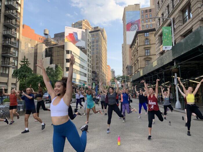 A mover el cuerpo en el Flatiron Nomad Partnership Announces 2023 Summer Series en Flatiron Public Plazas