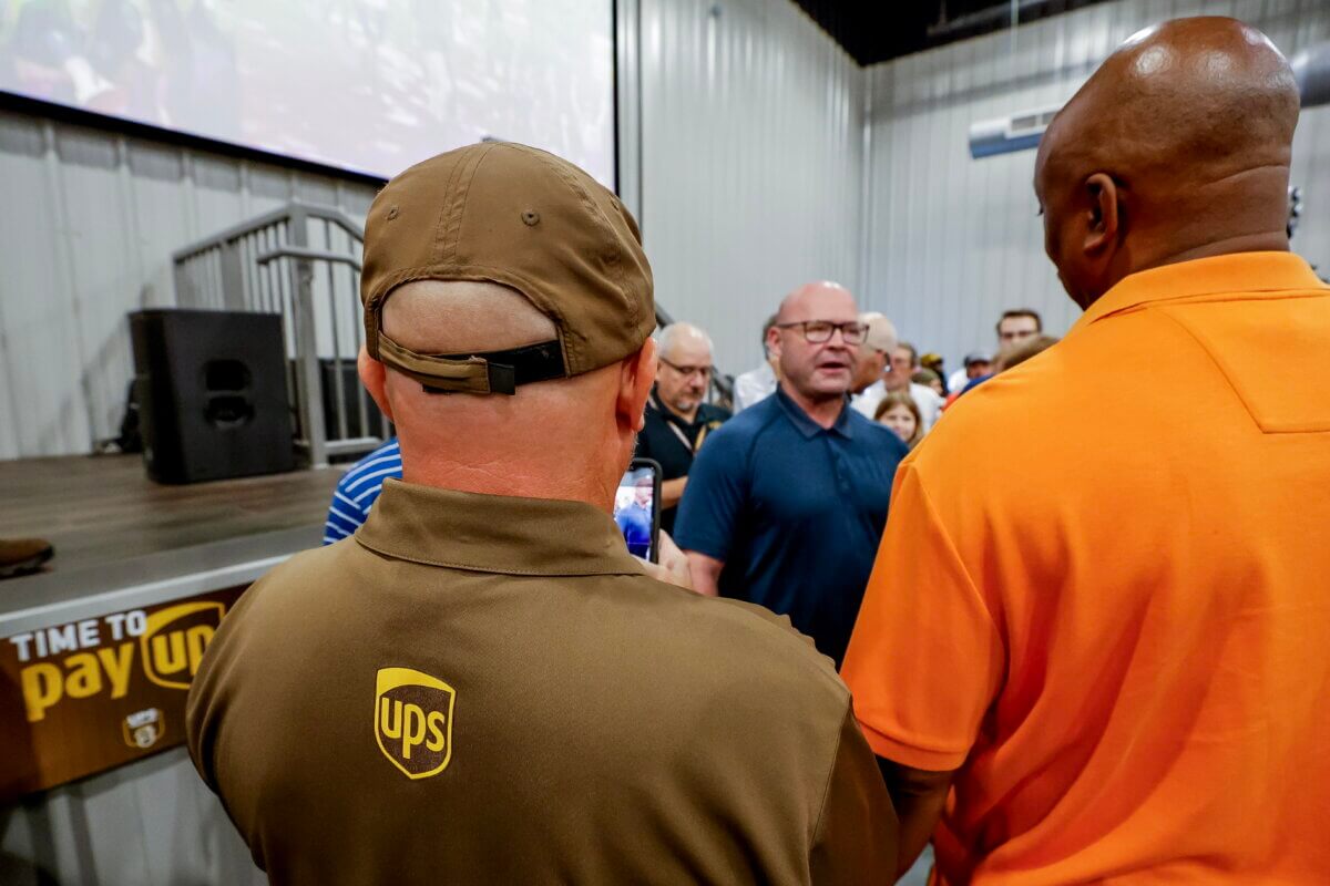UPS llega a principio de acuerdo con sus trabajadores para evitar huelga