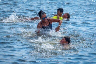 Programa Jr. Lifeguard prepara a los salvavidas del mañana