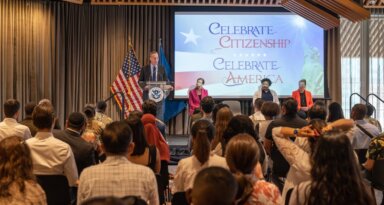 Más de 5.500 inmigrantes se hacen ciudadanos de EEUU en el 4 de Julio