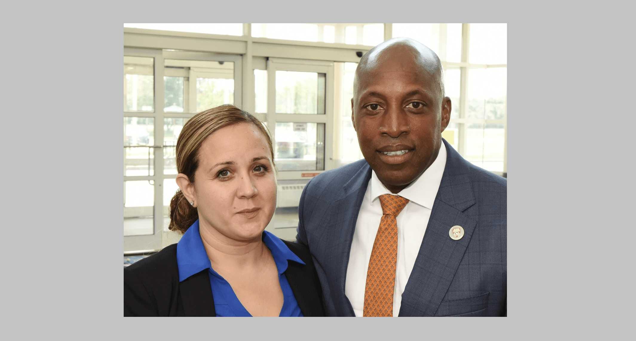 Comisionado de policía de Suffolk nombra a Yasmin Gallant como nueva oficial  de enlace latino – Noticia NY, image size:2129x1144