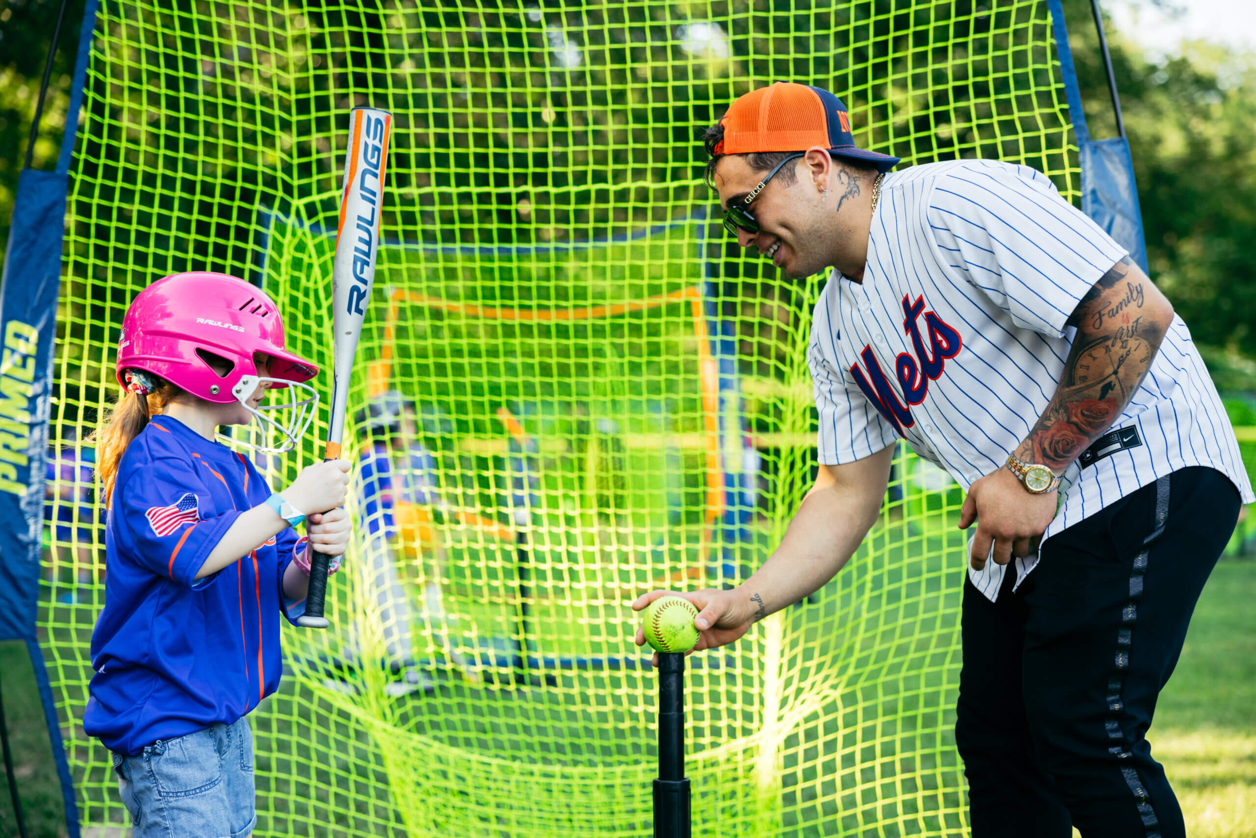 Francisco Álvarez inspira a niños en clínica de béisbol en Long Island, NY