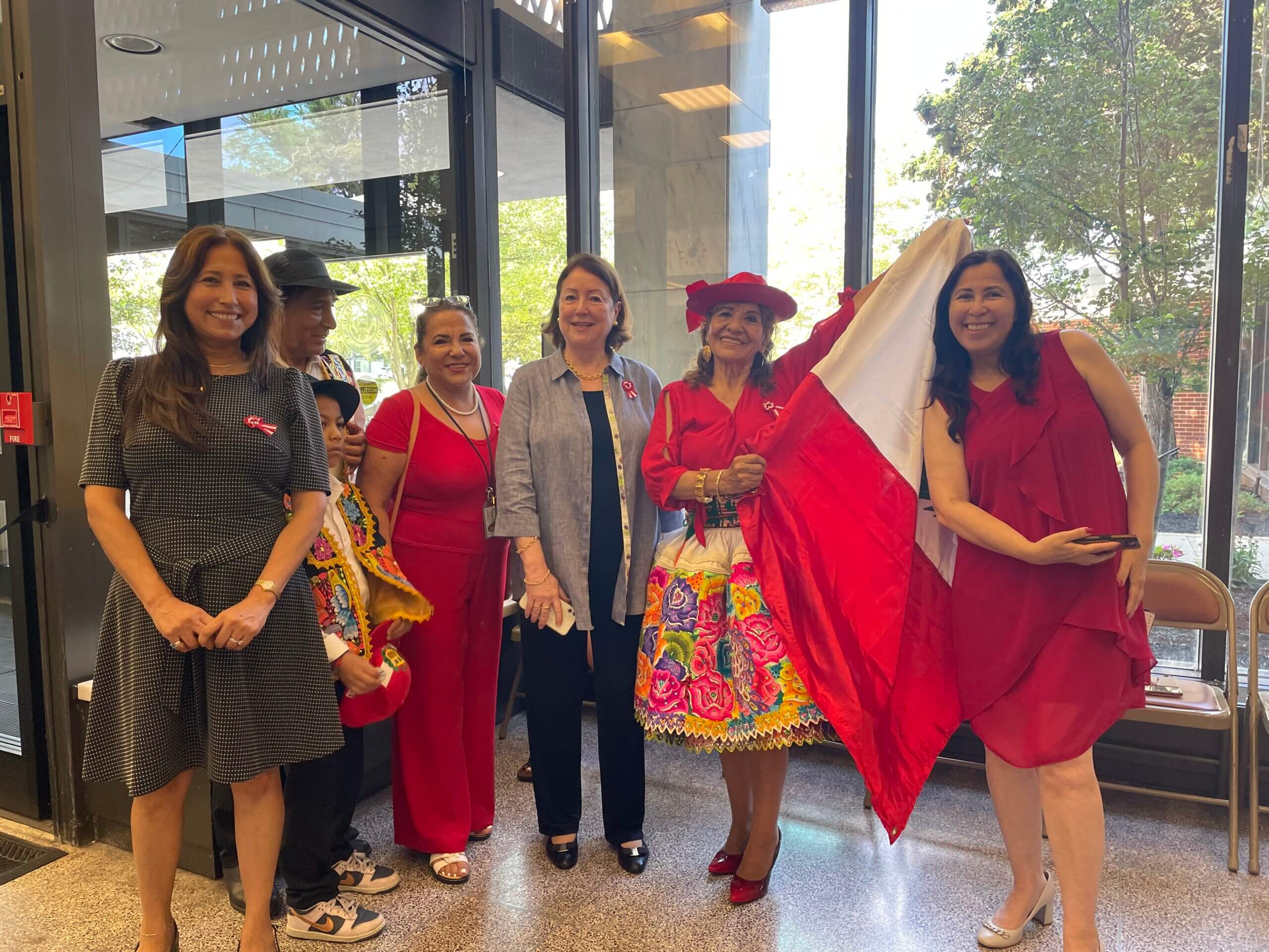 Celebran fiestas patrias del Perú en el Town de Hempstead