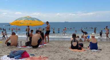 Avistan tiburones en Jones Beach, prohiben nadar en varias playas