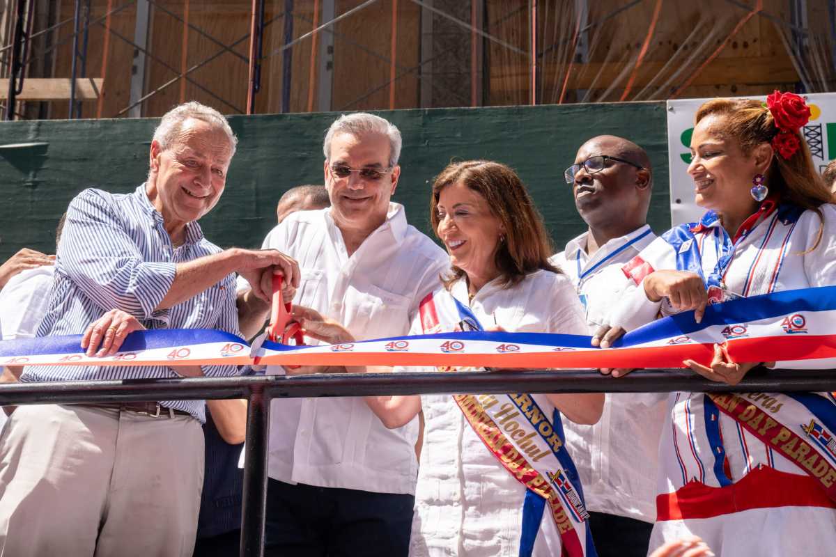 Presidente Abinader se da un baño de multitudes en el Desfile Dominicano de NY