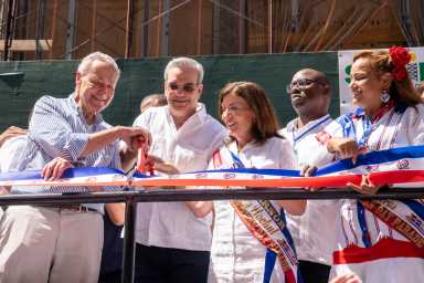 Presidente Abinader se da un baño de multitudes en el Desfile Dominicano de NY