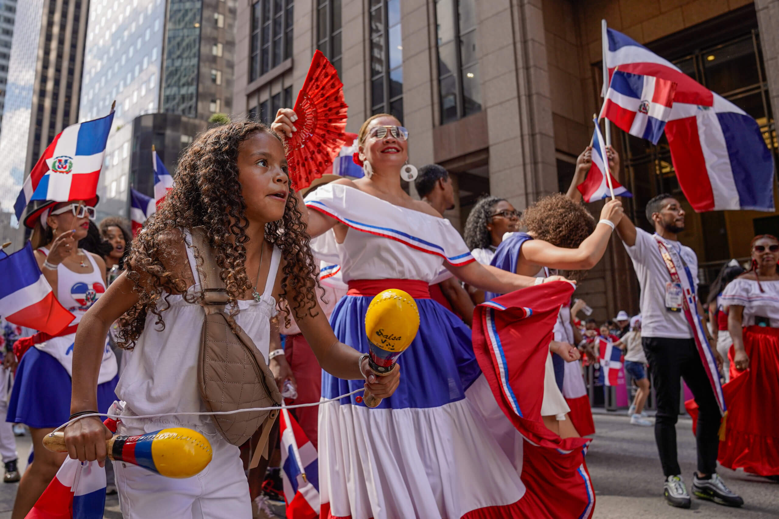 Presidente Abinader se da un baño de multitudes en el Desfile Dominicano de NY