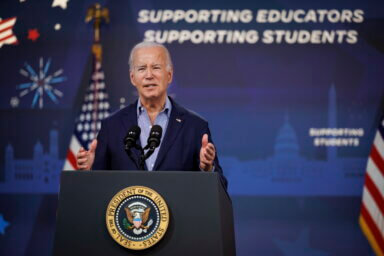 Biden lanza nuevo programa de pago de deuda estudiantil que se ajusta a los ingresos