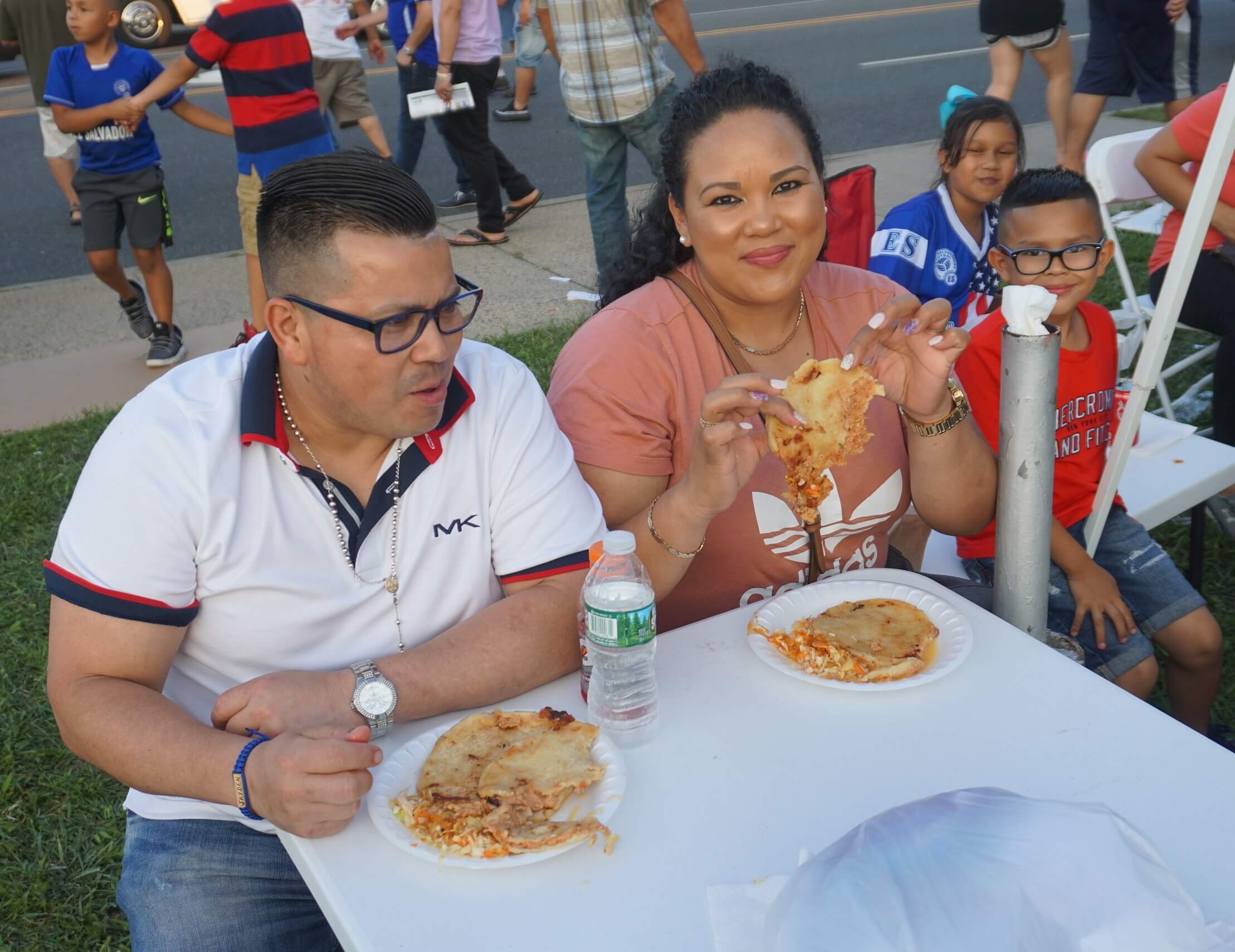 Con festival, música y pupusas celebran el Día de El Salvadoreño Americano