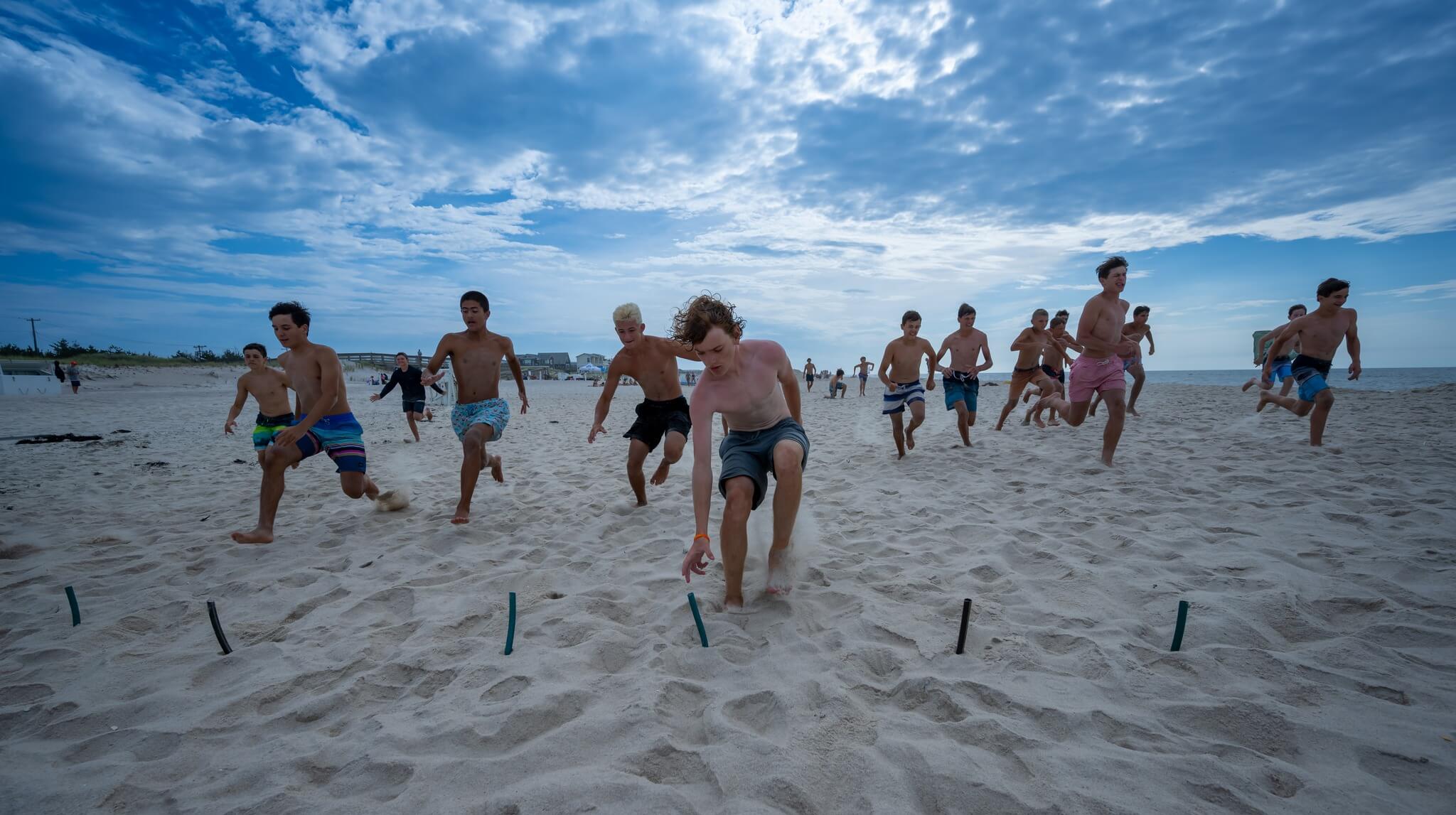 Salvavidas jóvenes de Long Island desarrollan habilidades en aguas abiertas