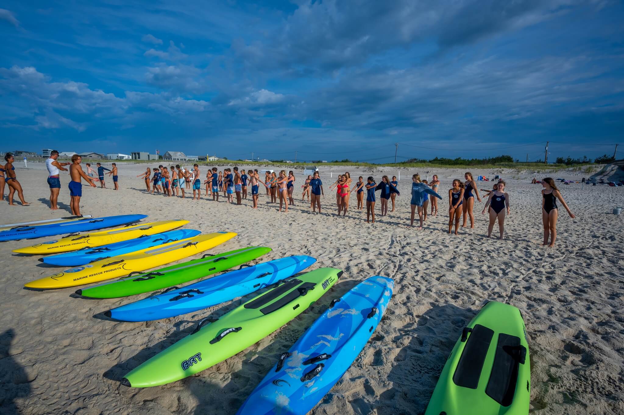 Salvavidas jóvenes de Long Island desarrollan habilidades en aguas abiertas