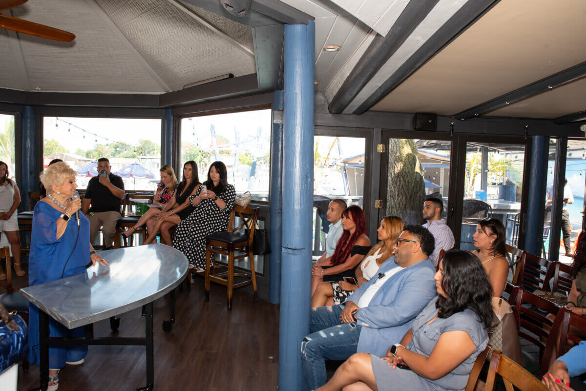 Evento educativo de marketing de NAHREP Long Island impulsa los bienes raíces en la comunidad hispana
