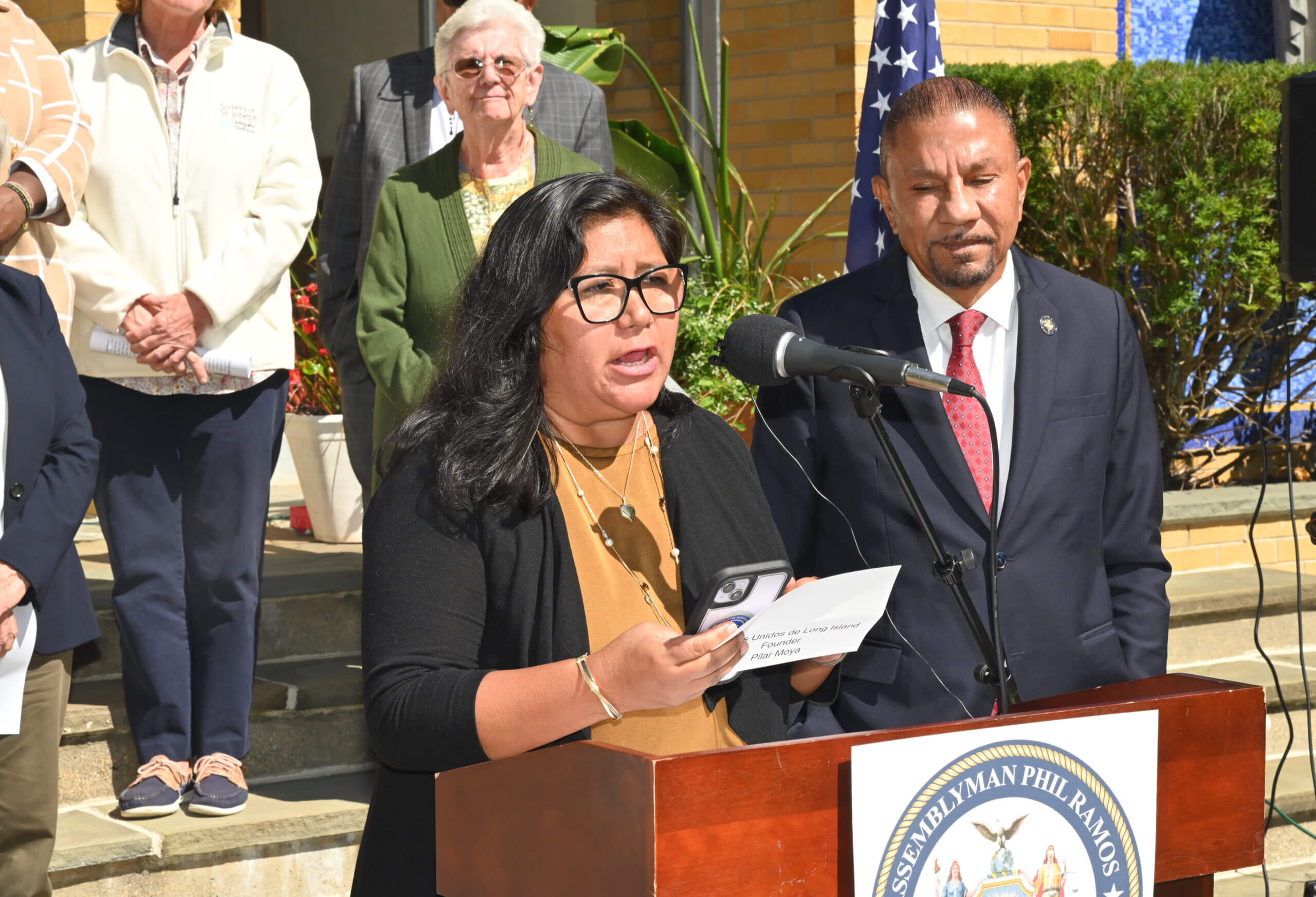 Vicepresidente Ramos y defensores comunitarios apoyan a solicitantes de asilo en Nueva York y Long Island
