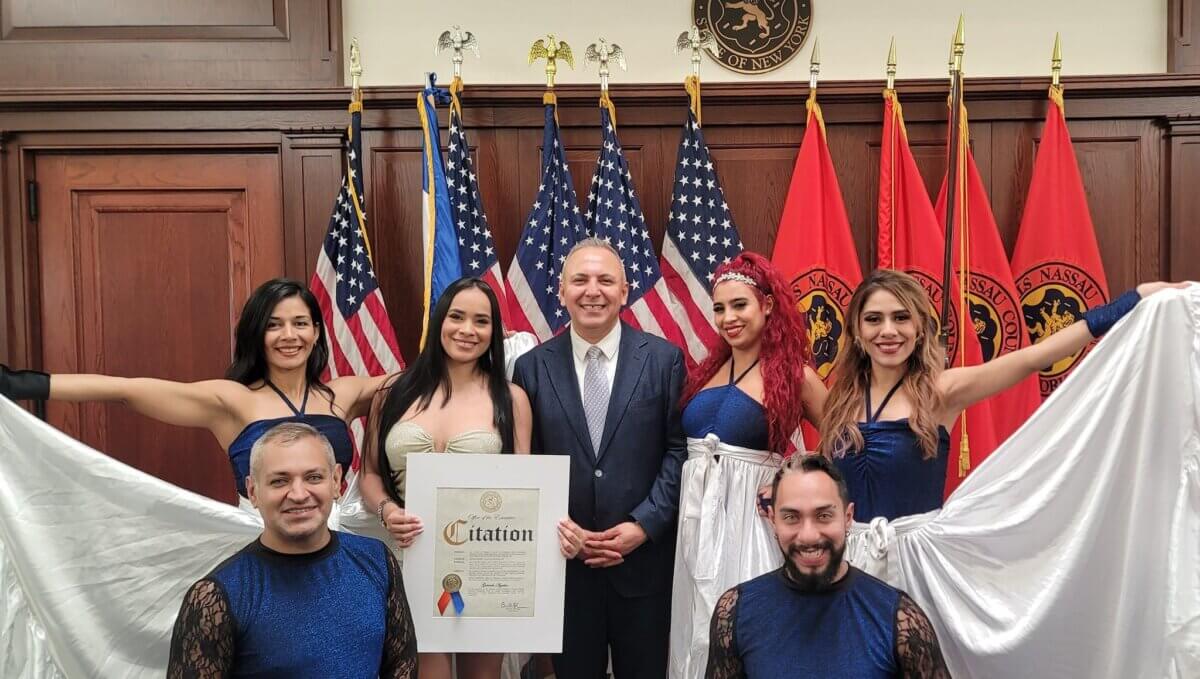 Condado de Nassau rinde homenaje al Mes de la Herencia Hispana