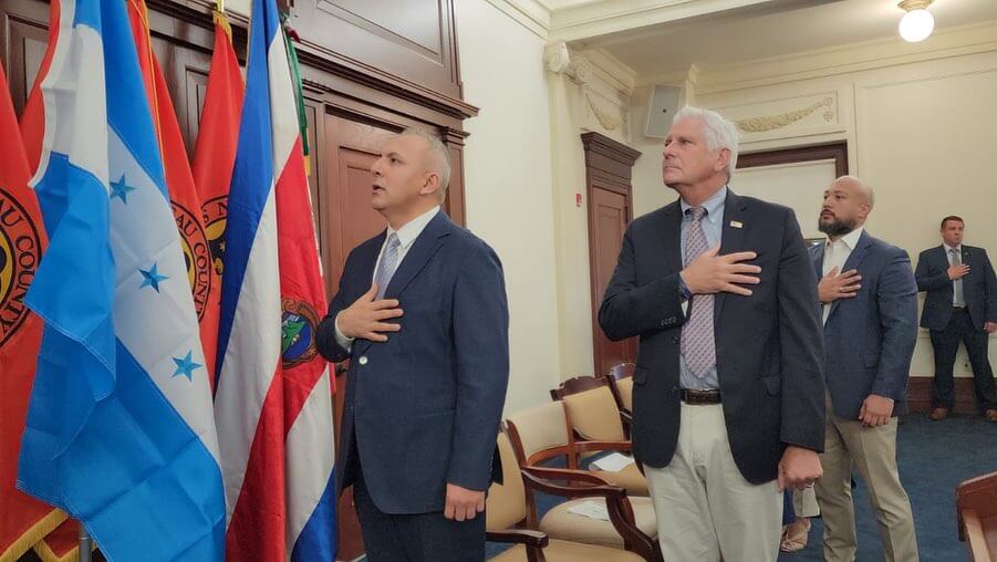 Condado de Nassau rinde homenaje al Mes de la Herencia Hispana
