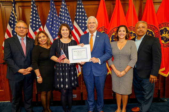 Celebran a nuevos ciudadanos americanos en el condado de Nassau