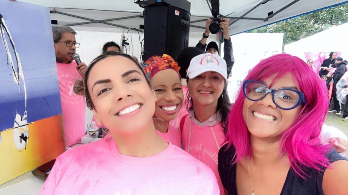 Sobrevivientes de cáncer caminan celebrando la vida y fomentando la detección temprana