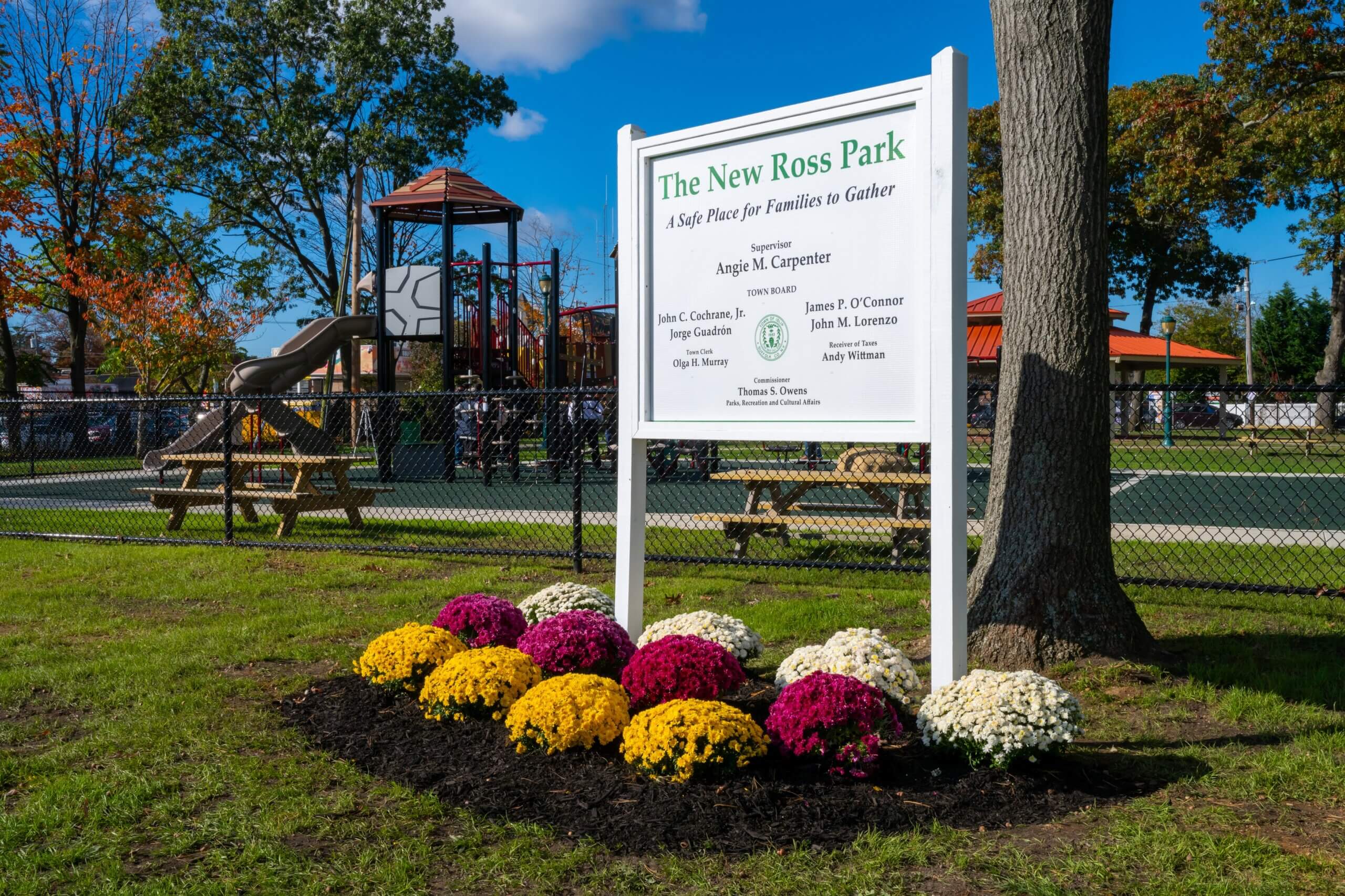 Abren el recientemente renovado Ross Memorial Park en Brentwood