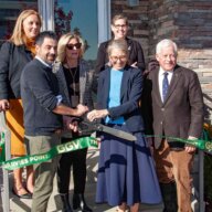 Gobernadora Hochul celebra la finalización del desarrollo de 55 viviendas asequibles en Nassau
