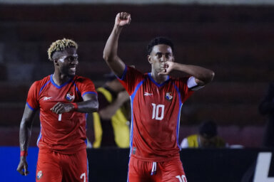 Panamá arrolla a Ticos y clasifica a Copa América