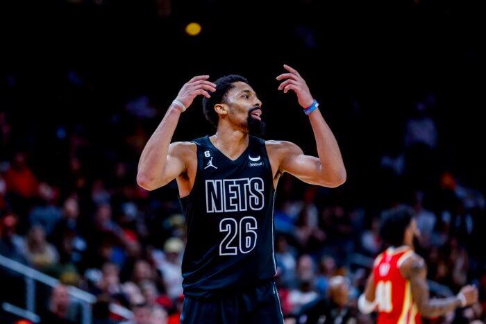 Brooklyn Nets aceleran y apagan a los Magic