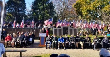 Town de Huntington celebra Veterans Day para honrar a los excombatientes