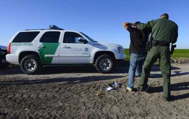 Estas son las causas por las que un inmigrante podría ser deportado